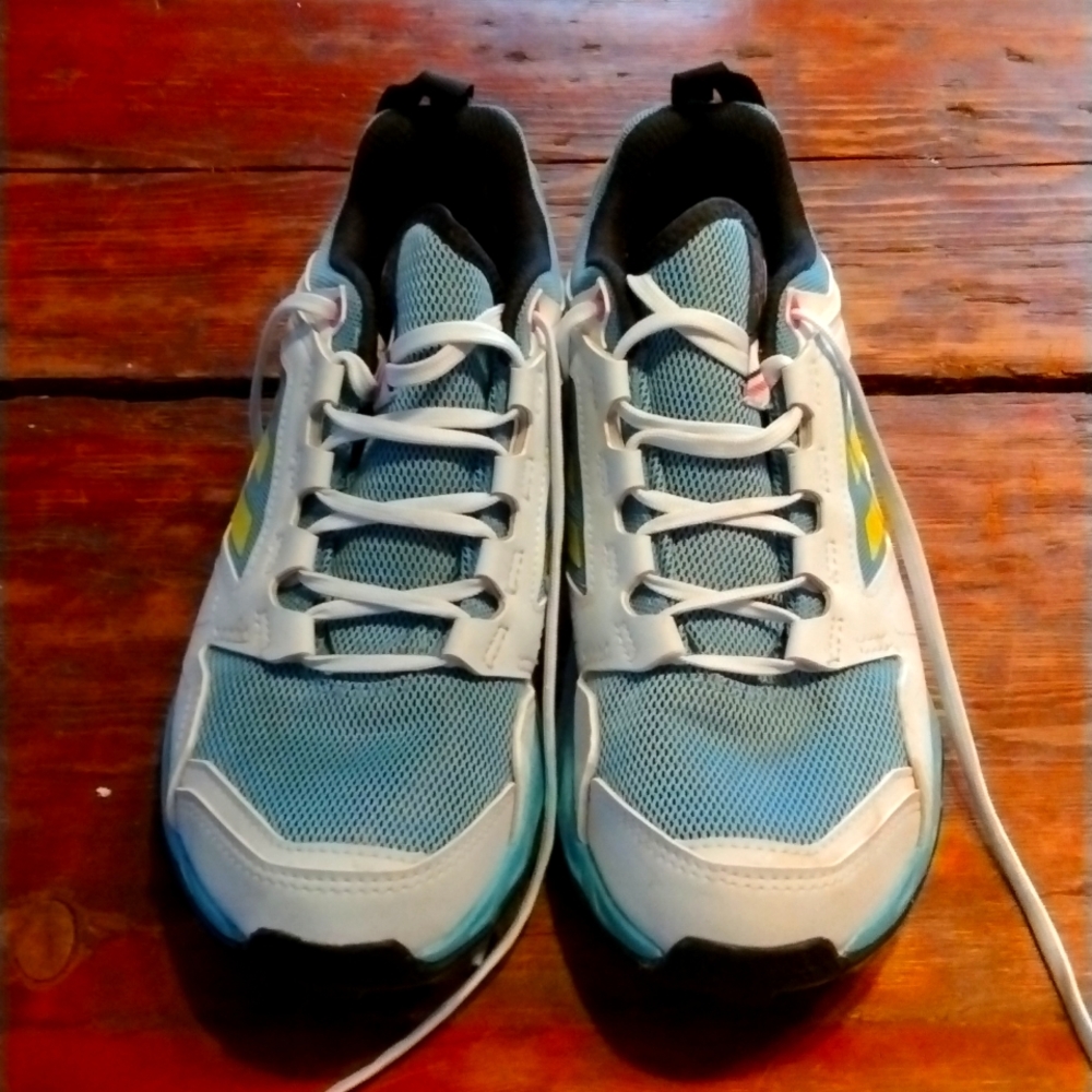 Women's Adidas sneakers size 7
